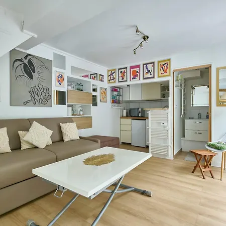 Abbesses 18th Bright With Private Courtyard Managed By Mey Age Apartment Paris