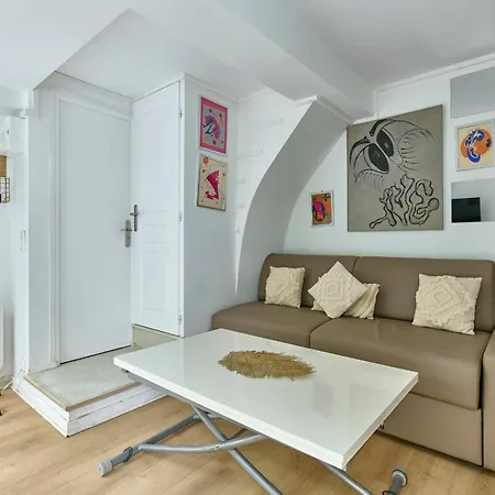 Apartment Abbesses 18th Bright With Private Courtyard Managed By Mey Age *