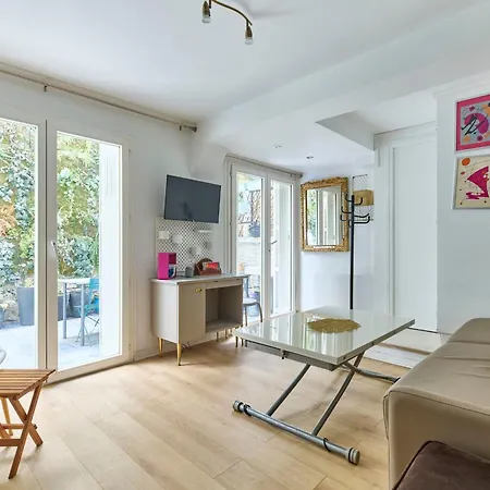 Abbesses 18th Bright With Private Courtyard Managed By Mey Age Apartment Paris
