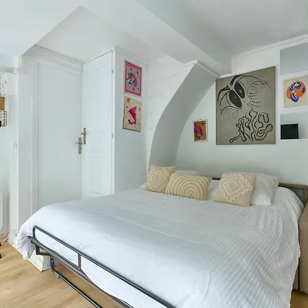 Apartment Abbesses 18th Bright With Private Courtyard Managed By Mey Age